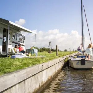 Kuilart vakantiepark Friesland kamperen aan het water zeilen
